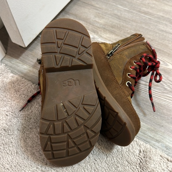 Girls Ugg boots - Picture 3 of 5